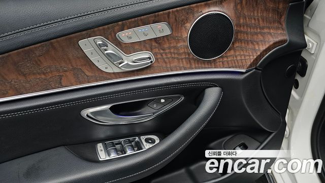 Mercedes-Benz E-Class E300 4MATIC Exclusive