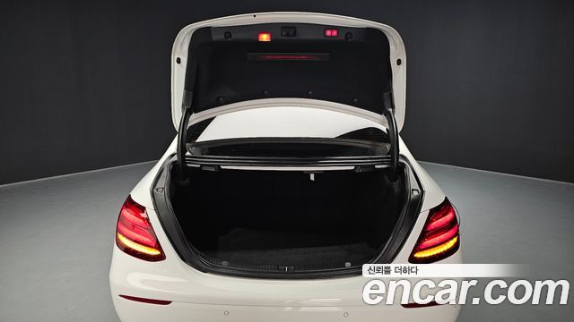 Mercedes-Benz E-Class E300 4MATIC Exclusive