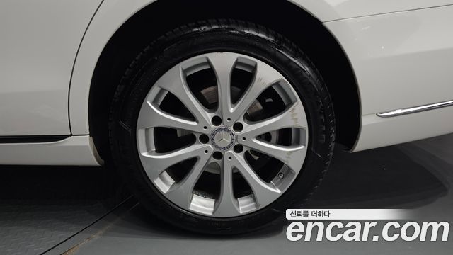Mercedes-Benz E-Class E300 4MATIC Exclusive