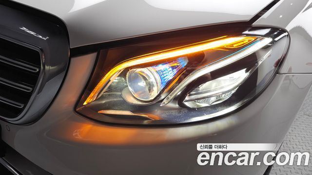 Mercedes-Benz E-Class E300 4MATIC Exclusive