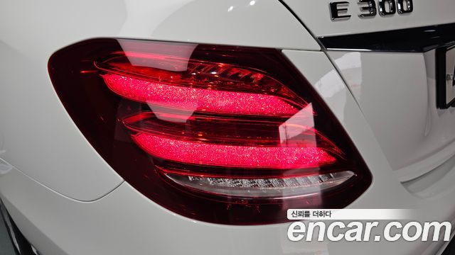 Mercedes-Benz E-Class E300 4MATIC Exclusive