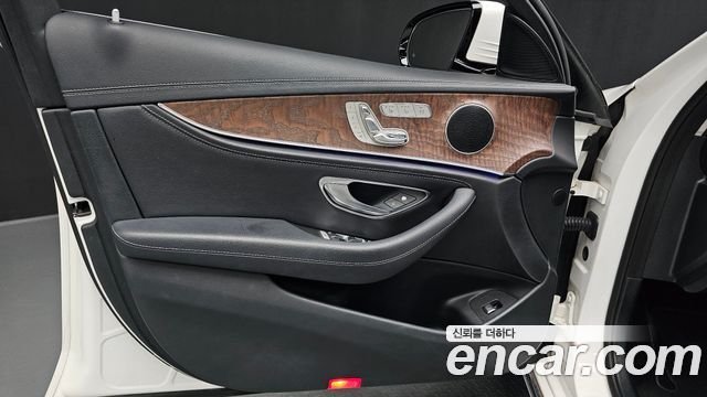 Mercedes-Benz E-Class E300 4MATIC Exclusive
