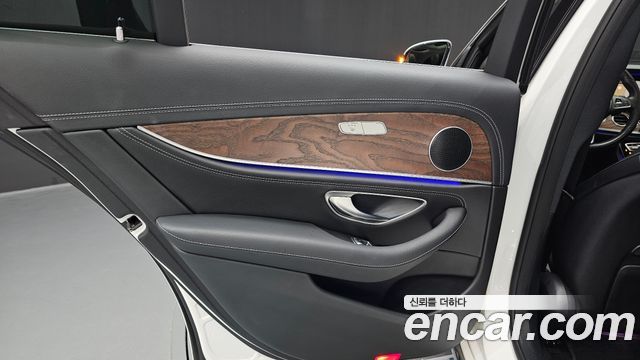 Mercedes-Benz E-Class E300 4MATIC Exclusive