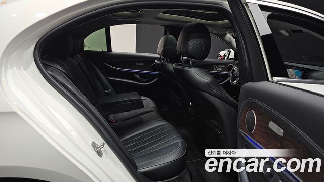 Mercedes-Benz E-Class E300 4MATIC Exclusive