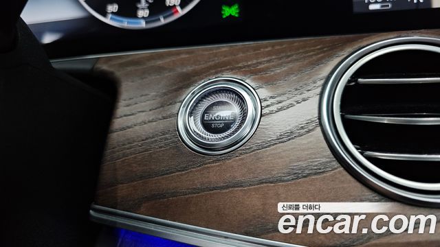 Mercedes-Benz E-Class E300 4MATIC Exclusive