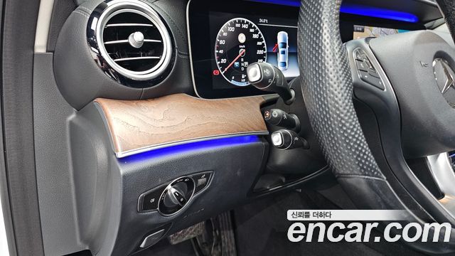 Mercedes-Benz E-Class E300 4MATIC Exclusive