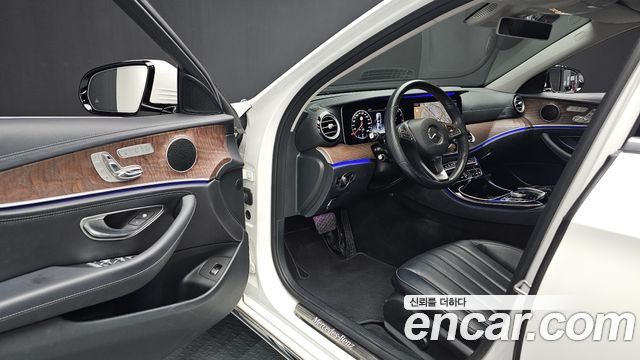 Mercedes-Benz E-Class E300 4MATIC Exclusive