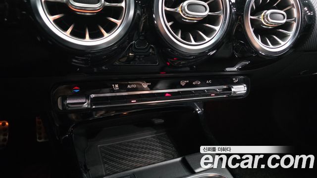 Mercedes-Benz CLA-Class CLA250 4MATIC