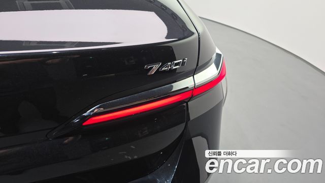 BMW 7-Series 740i sDrive Design Pure Excellence