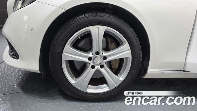 Mercedes-Benz E-Class E220d Avantgarde