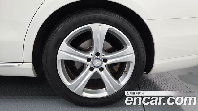 Mercedes-Benz E-Class E220d Avantgarde