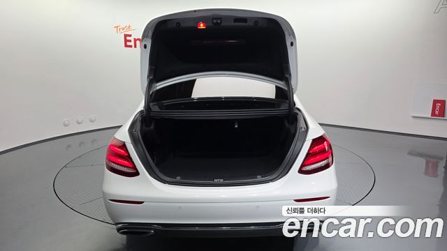 Mercedes-Benz E-Class E220d Avantgarde