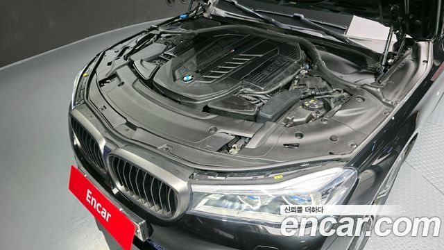 BMW 7-Series M760Li xDrive
