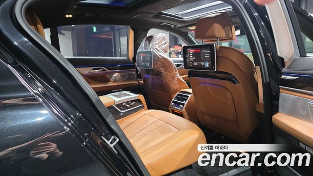 BMW 7-Series M760Li xDrive