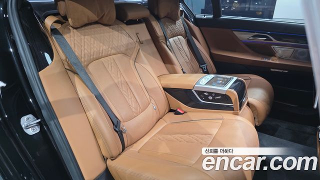 BMW 7-Series M760Li xDrive