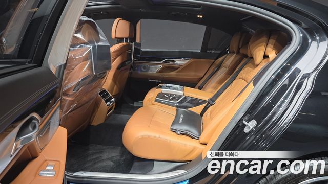 BMW 7-Series M760Li xDrive