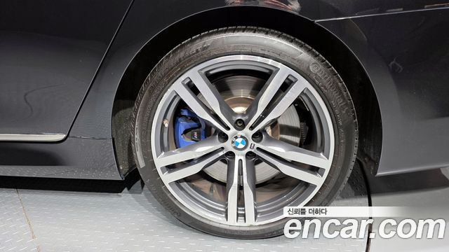 BMW 7-Series M760Li xDrive
