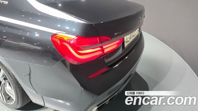 BMW 7-Series M760Li xDrive