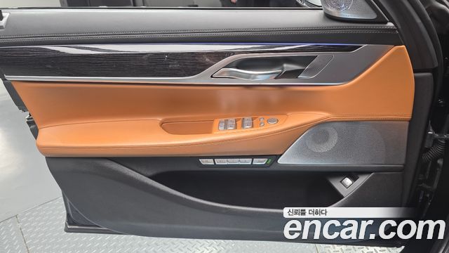 BMW 7-Series M760Li xDrive
