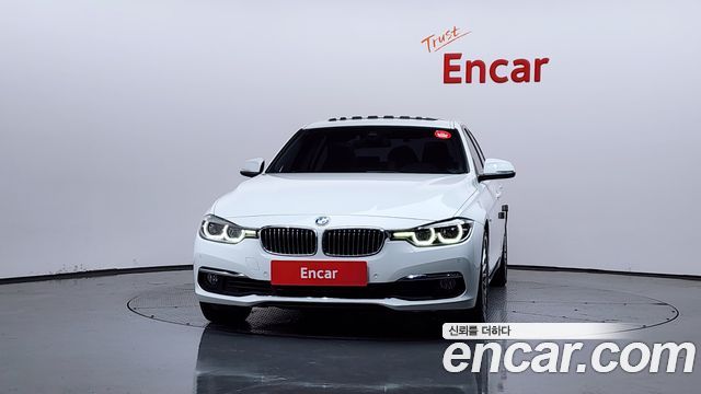 BMW 3-Series 320i Luxury