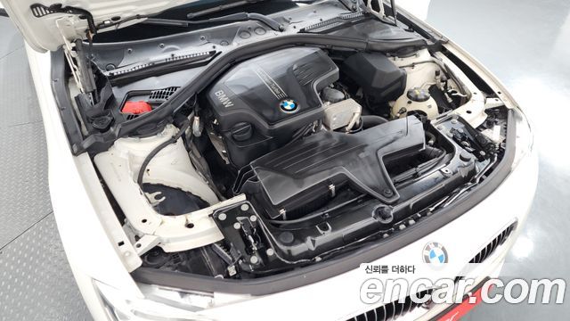 BMW 3-Series 320i Luxury