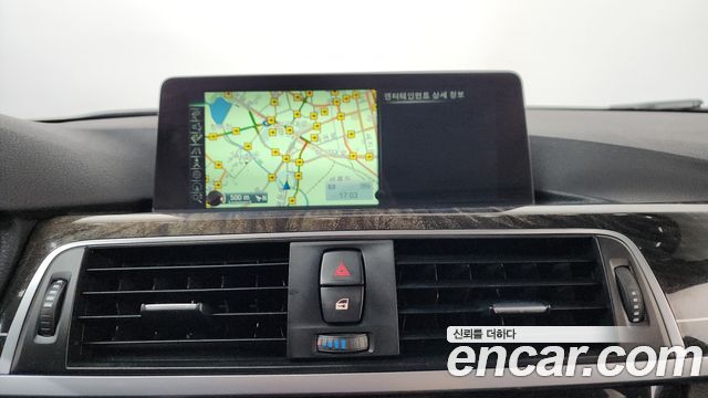 BMW 3-Series 320i Luxury