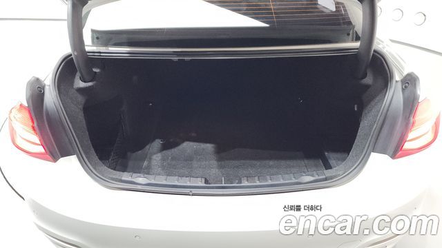 BMW 3-Series 320i Luxury