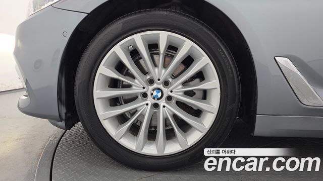 BMW 5-Series 520d xDrive Luxury Plus