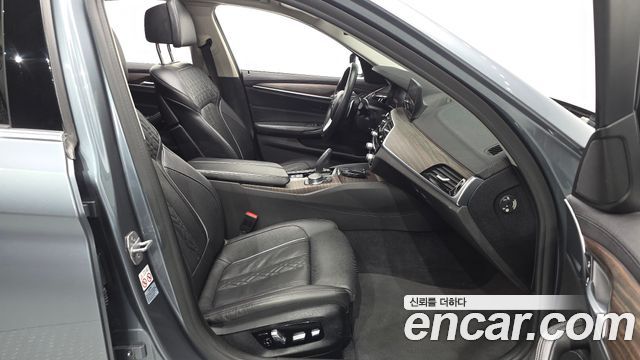 BMW 5-Series 520d xDrive Luxury Plus
