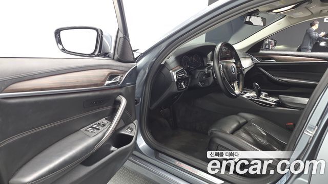 BMW 5-Series 520d xDrive Luxury Plus