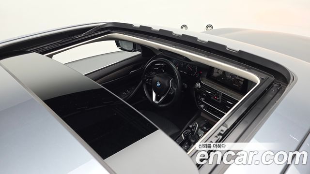 BMW 5-Series 520d xDrive Luxury Plus
