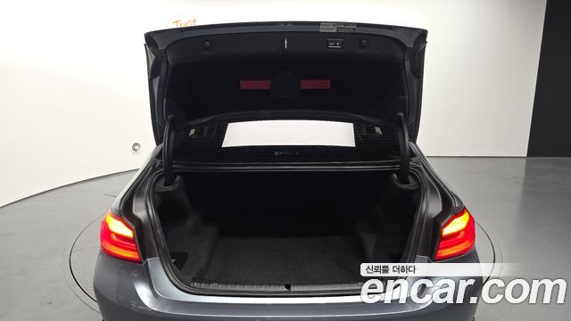 BMW 5-Series 520d xDrive Luxury Plus