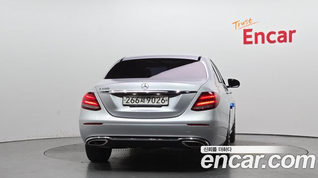Mercedes-Benz E-Class E200 Avantgarde