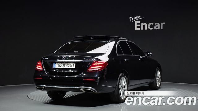 Mercedes-Benz E-Class E300 4MATIC Exclusive