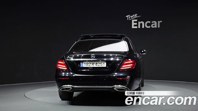 Mercedes-Benz E-Class E300 4MATIC Exclusive