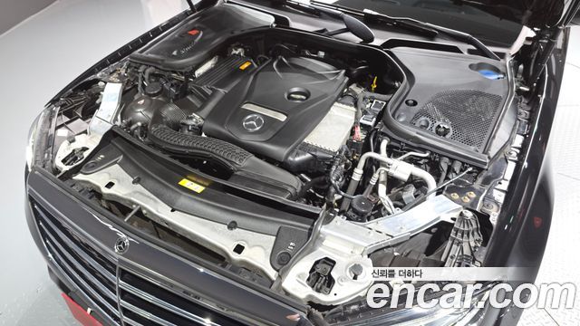 Mercedes-Benz E-Class E300 4MATIC Exclusive