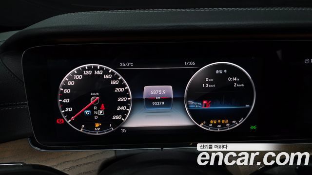 Mercedes-Benz E-Class E300 4MATIC Exclusive