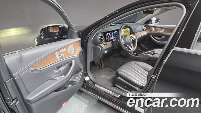 Mercedes-Benz E-Class E300 4MATIC Exclusive