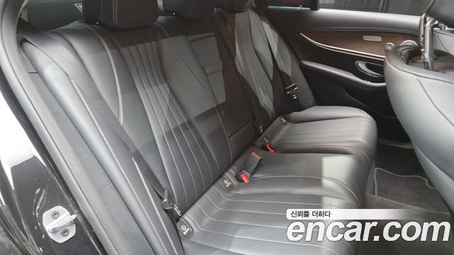 Mercedes-Benz E-Class E300 4MATIC Exclusive