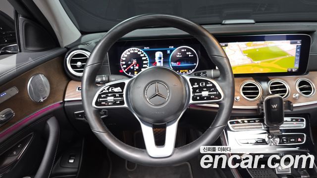 Mercedes-Benz E-Class E300 4MATIC Exclusive