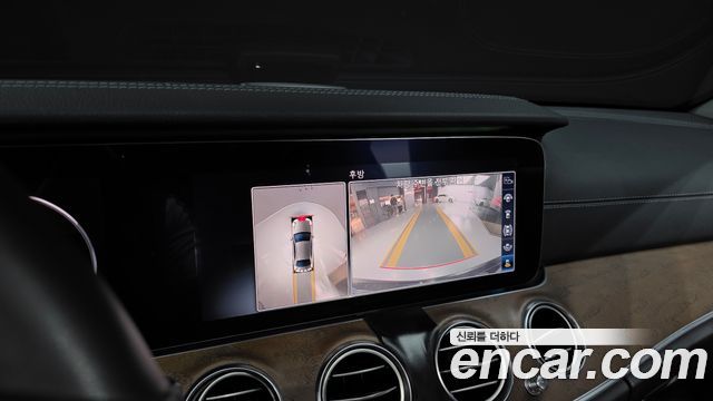 Mercedes-Benz E-Class E300 4MATIC Exclusive
