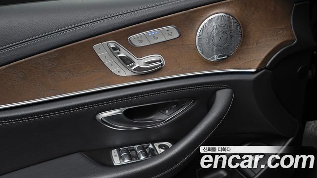 Mercedes-Benz E-Class E300 4MATIC Exclusive