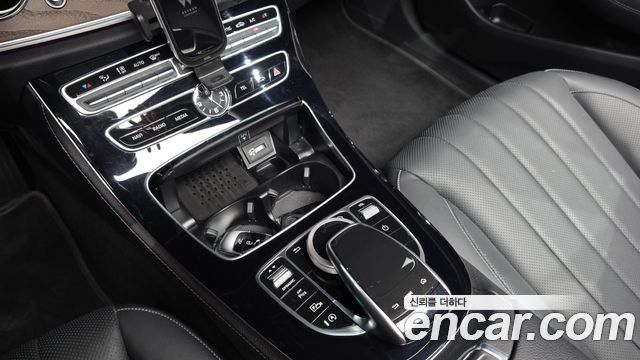 Mercedes-Benz E-Class E300 4MATIC Exclusive