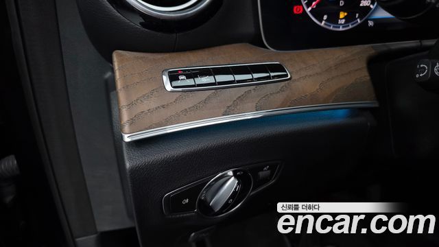 Mercedes-Benz E-Class E300 4MATIC Exclusive