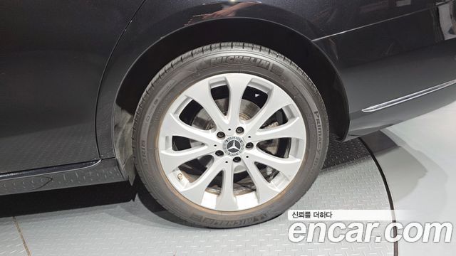 Mercedes-Benz E-Class E300 4MATIC Exclusive
