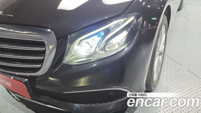 Mercedes-Benz E-Class E300 4MATIC Exclusive