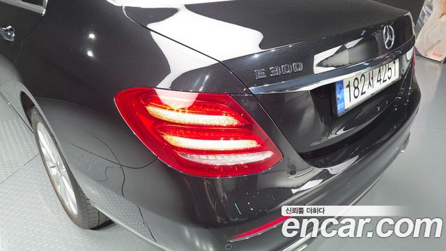 Mercedes-Benz E-Class E300 4MATIC Exclusive