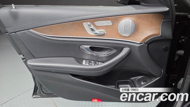 Mercedes-Benz E-Class E300 4MATIC Exclusive