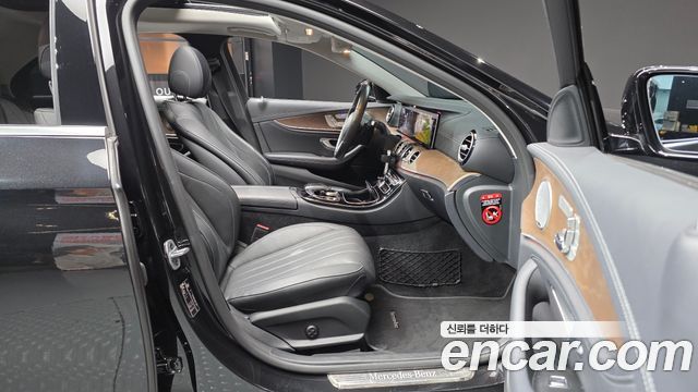 Mercedes-Benz E-Class E300 4MATIC Exclusive