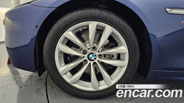 BMW 5-Series 528i xDrive M Aero Dynamic
